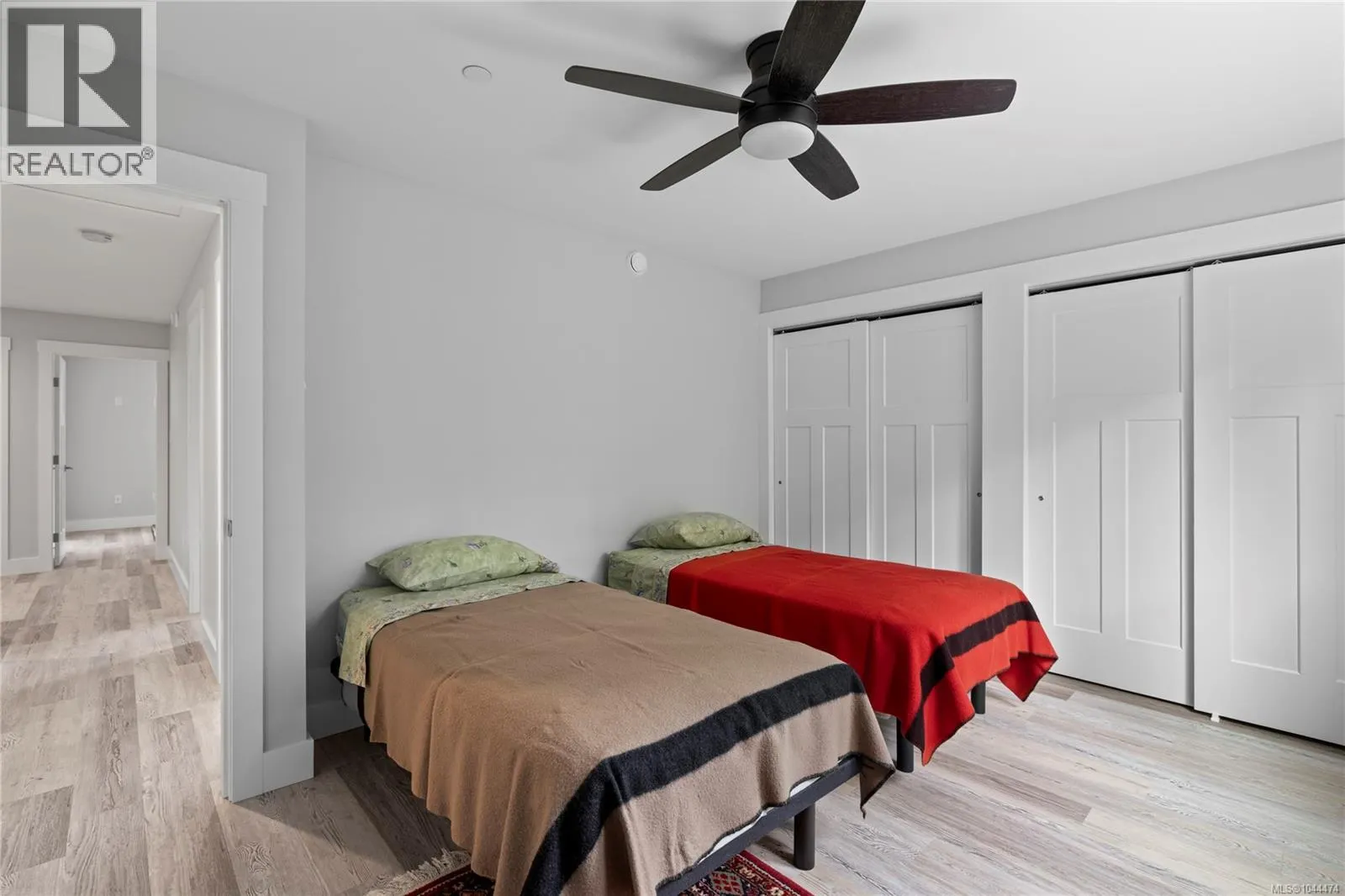 242 Sunningdale Rd E