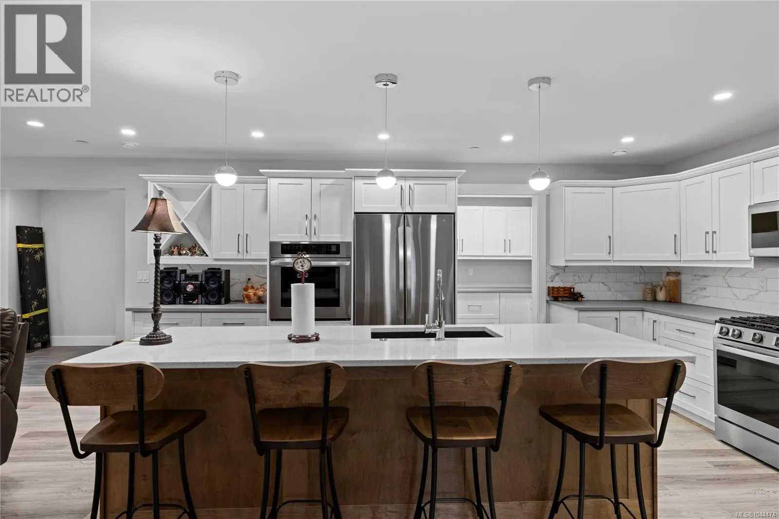 242 Sunningdale Rd E