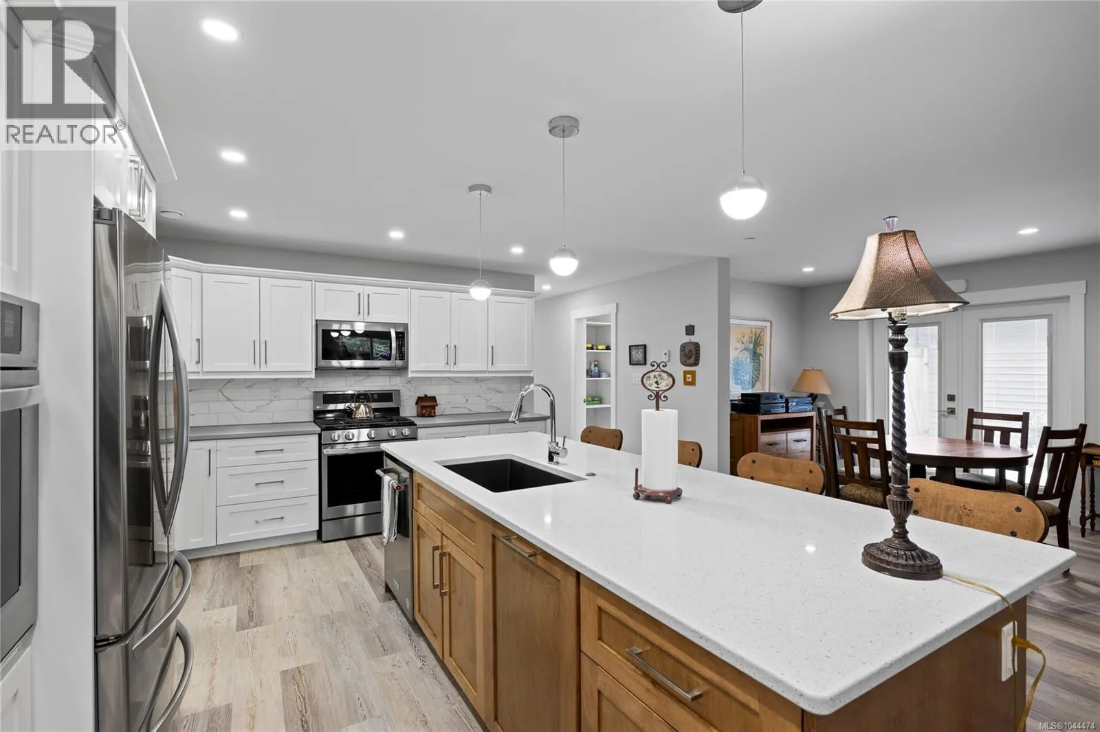 242 Sunningdale Rd E