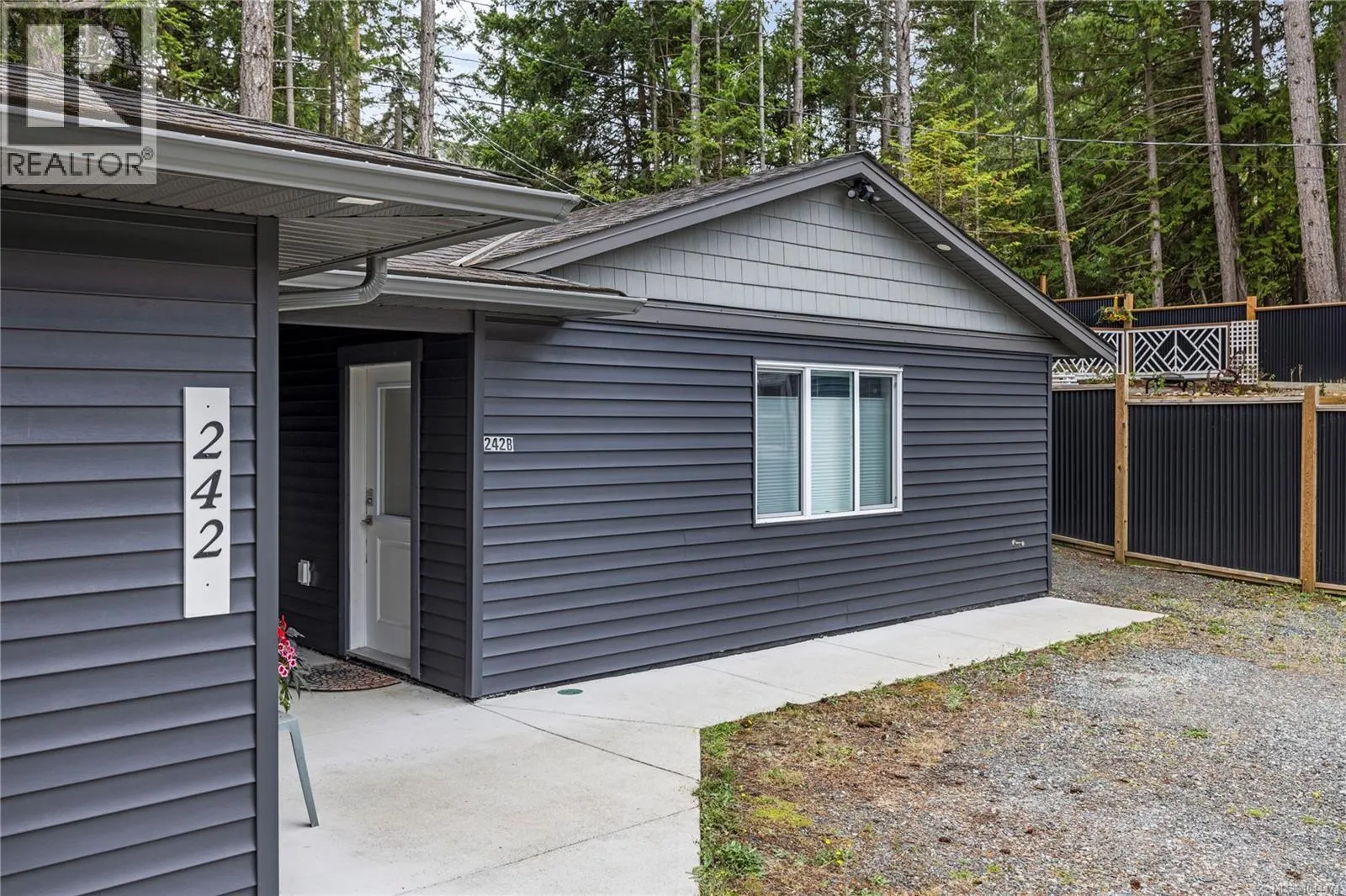 242 Sunningdale Rd E