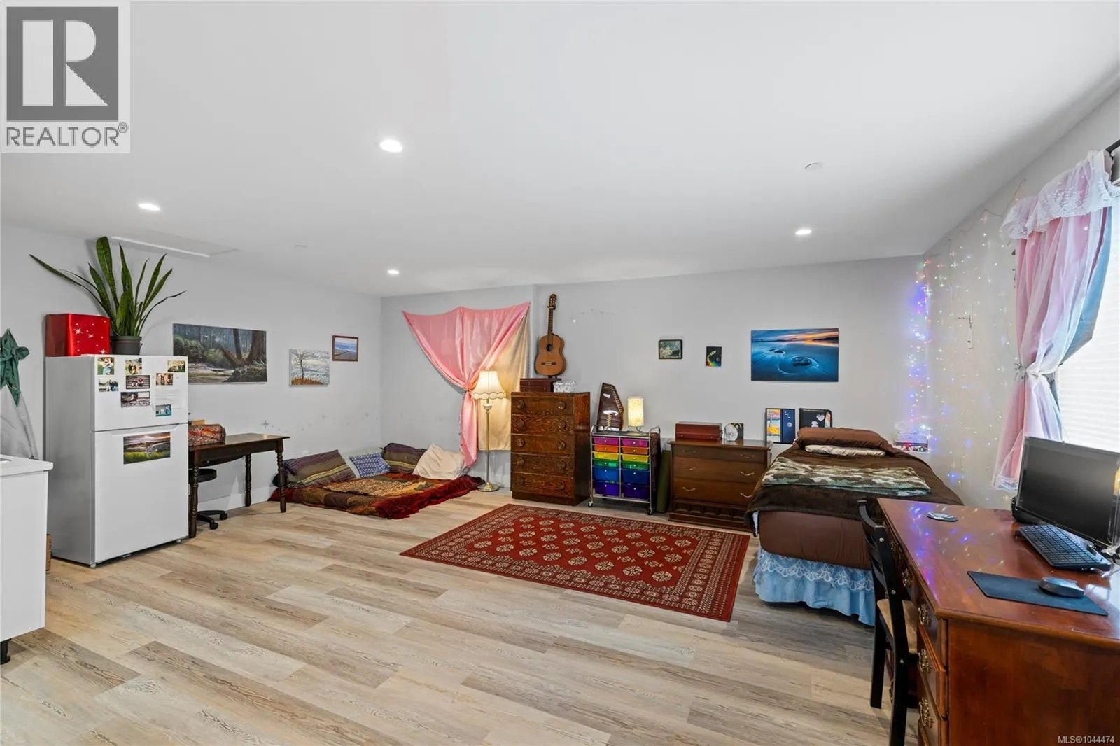 242 Sunningdale Rd E