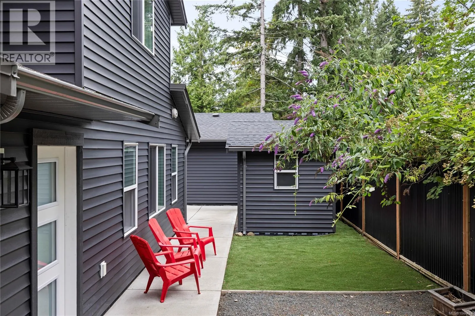 242 Sunningdale Rd E