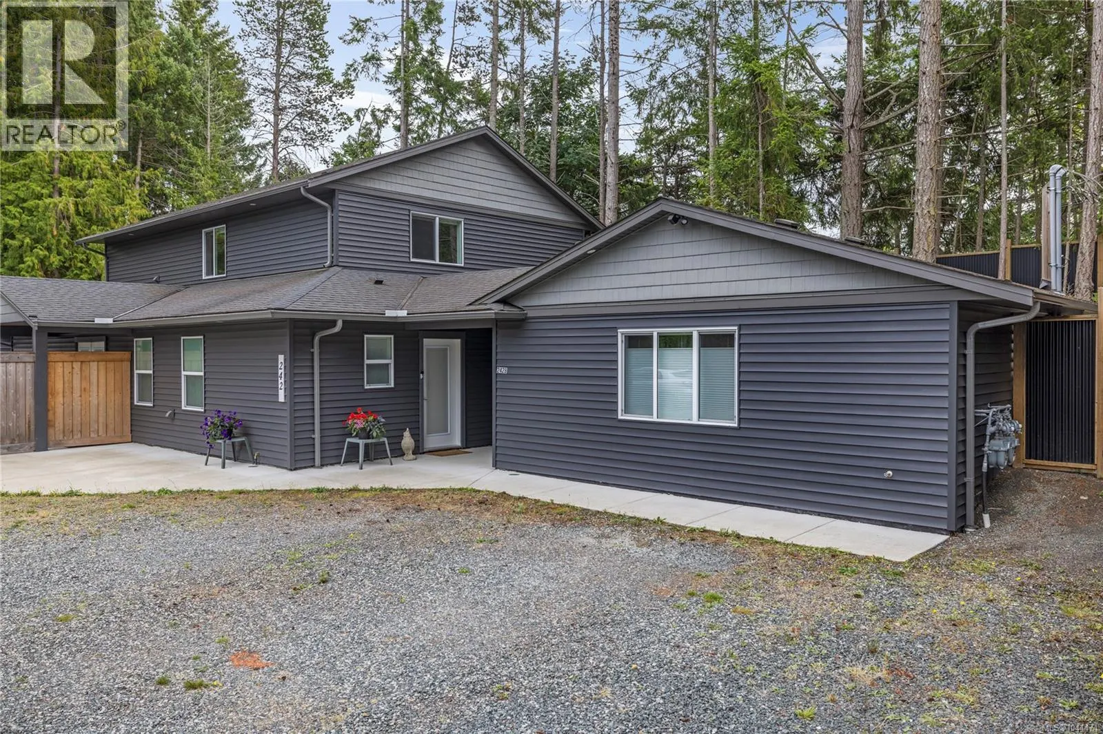 242 Sunningdale Rd E
