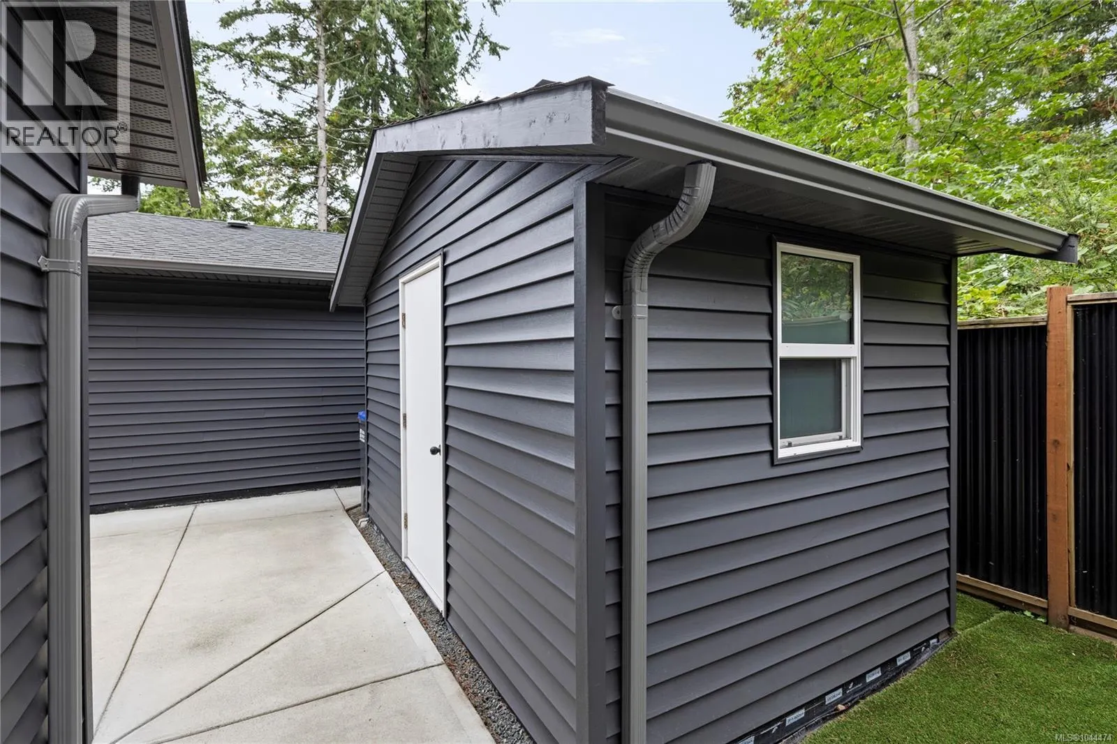 242 Sunningdale Rd E