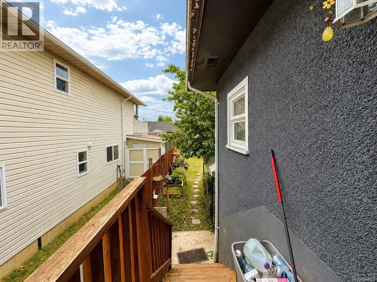 4338 Bute St