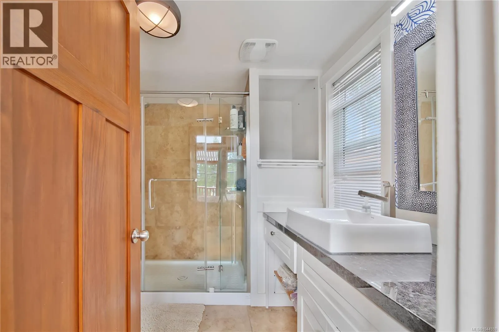 36 10325 Lakeshore Rd