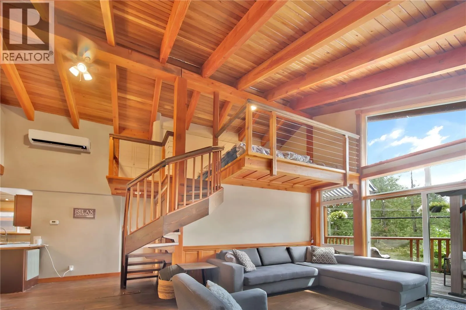 36 10325 Lakeshore Rd