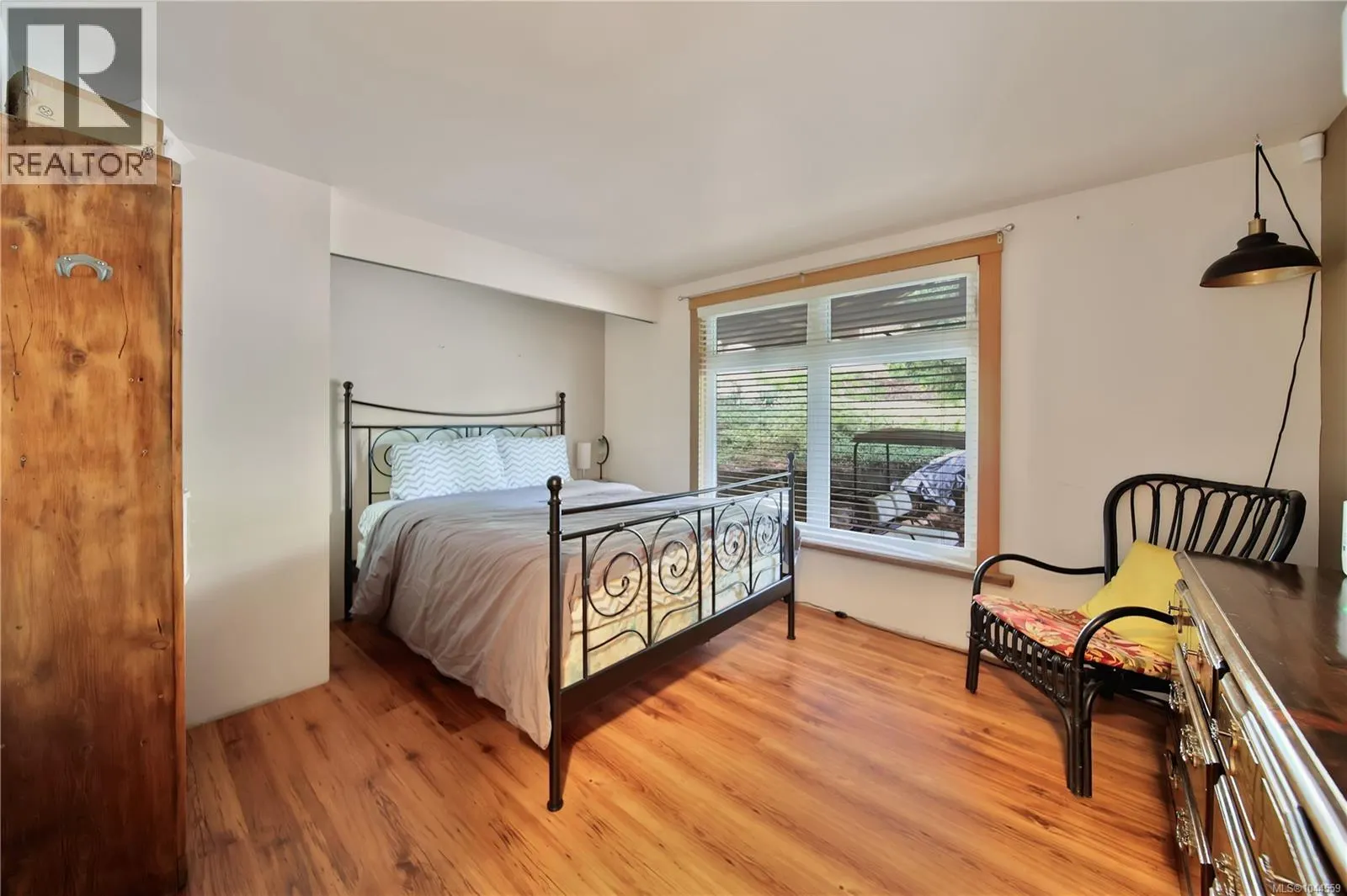 36 10325 Lakeshore Rd