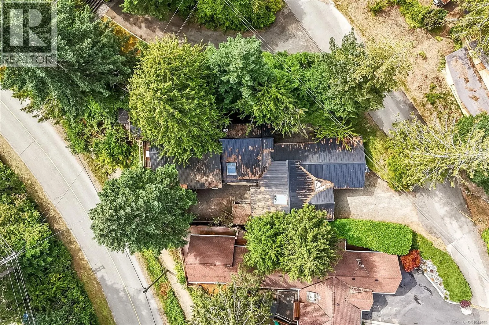 36 10325 Lakeshore Rd