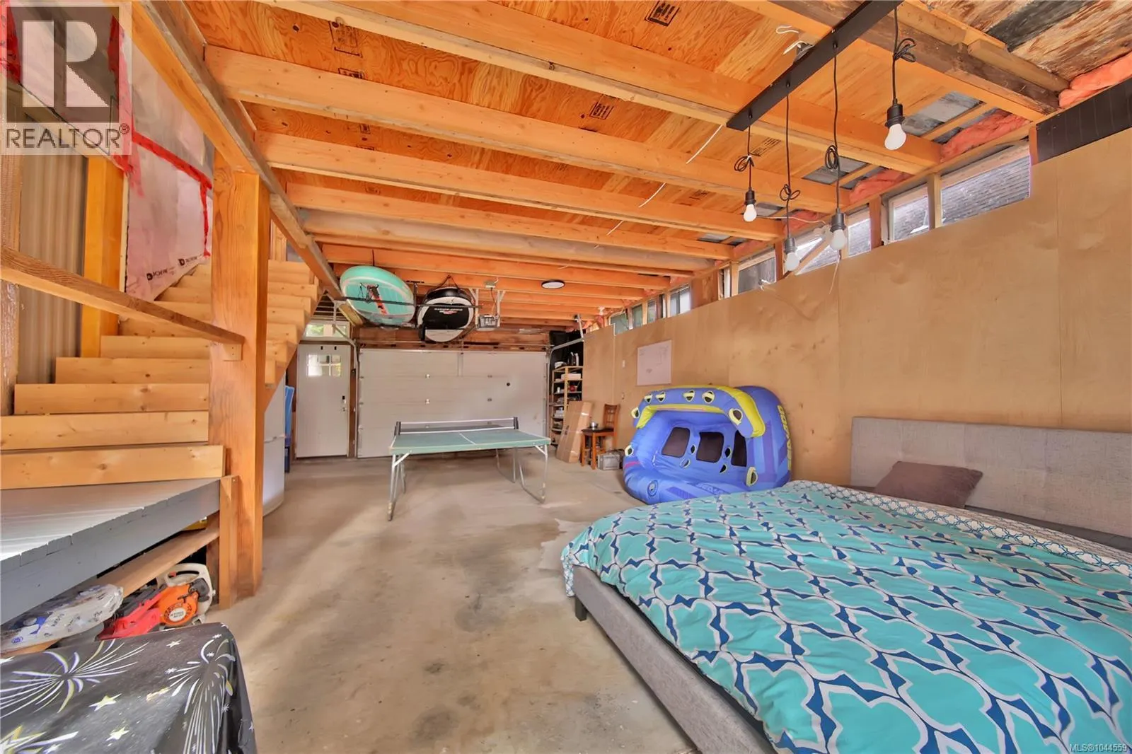 36 10325 Lakeshore Rd