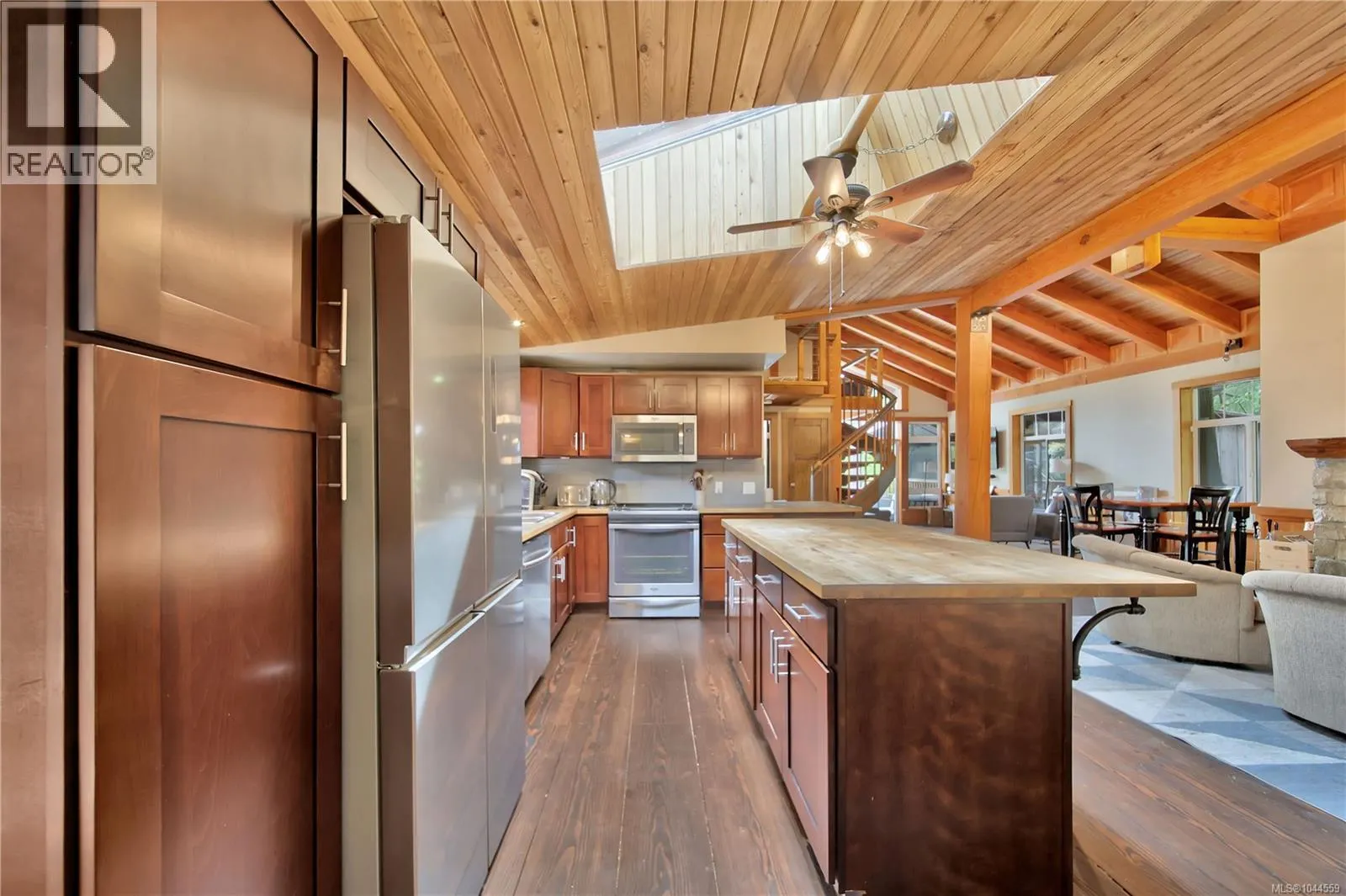 36 10325 Lakeshore Rd