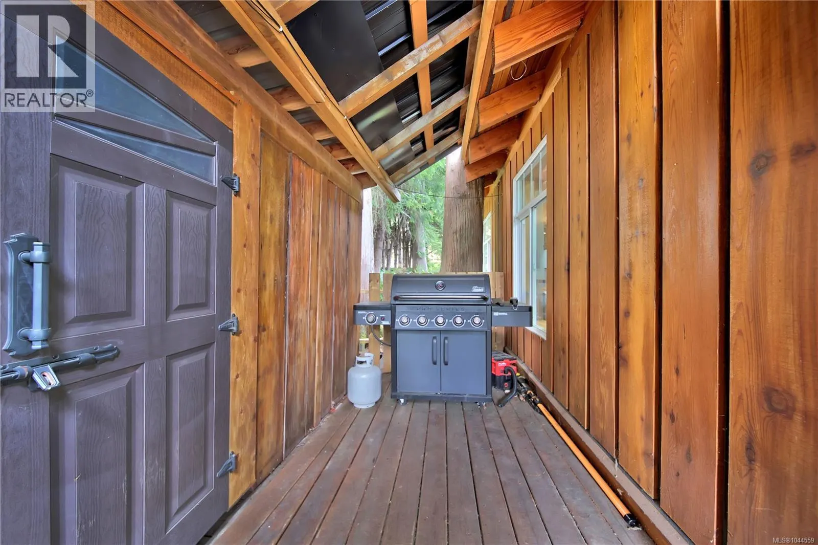 36 10325 Lakeshore Rd