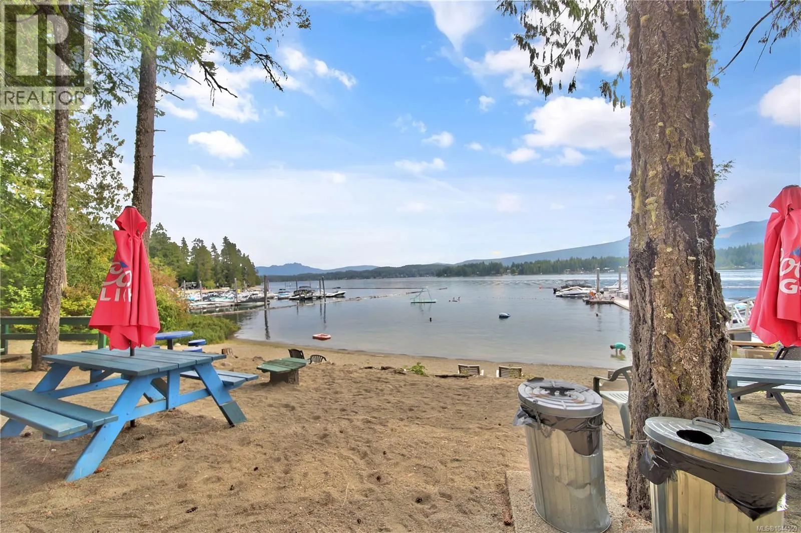 36 10325 Lakeshore Rd
