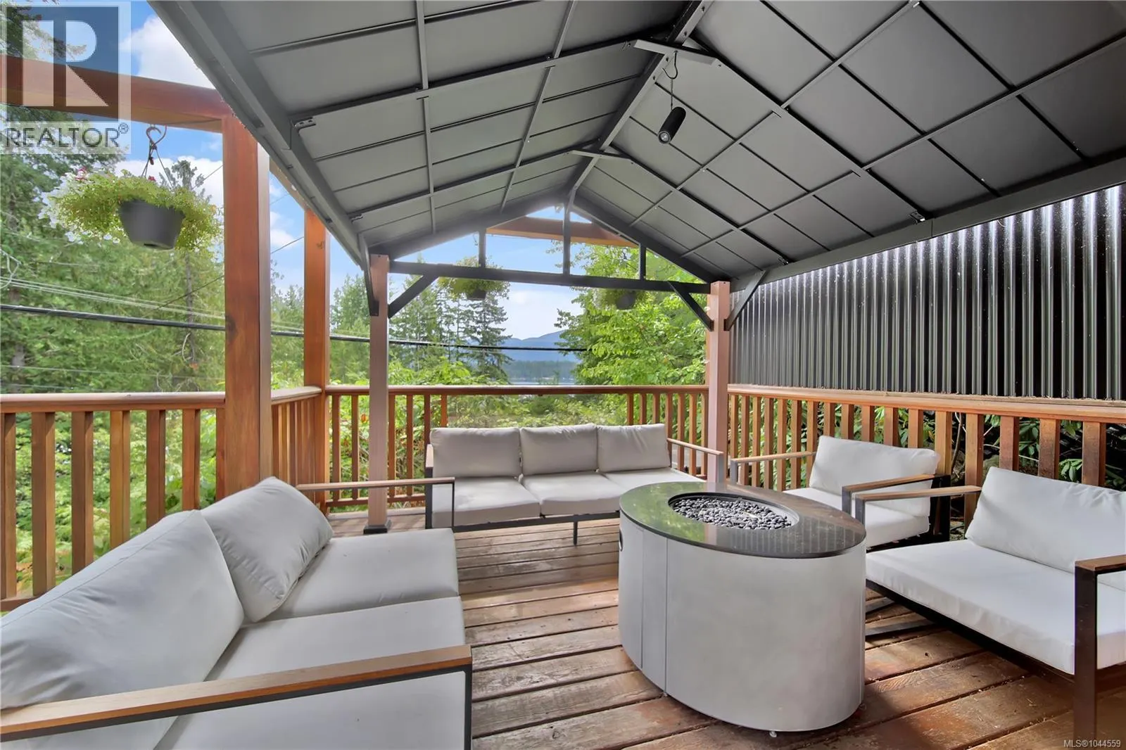 36 10325 Lakeshore Rd