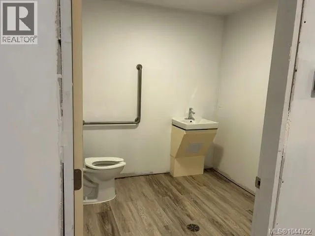3 230 Second Ave W