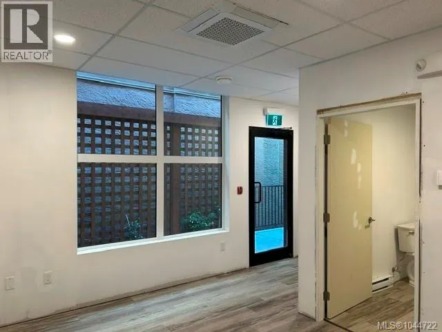 3 230 Second Ave W