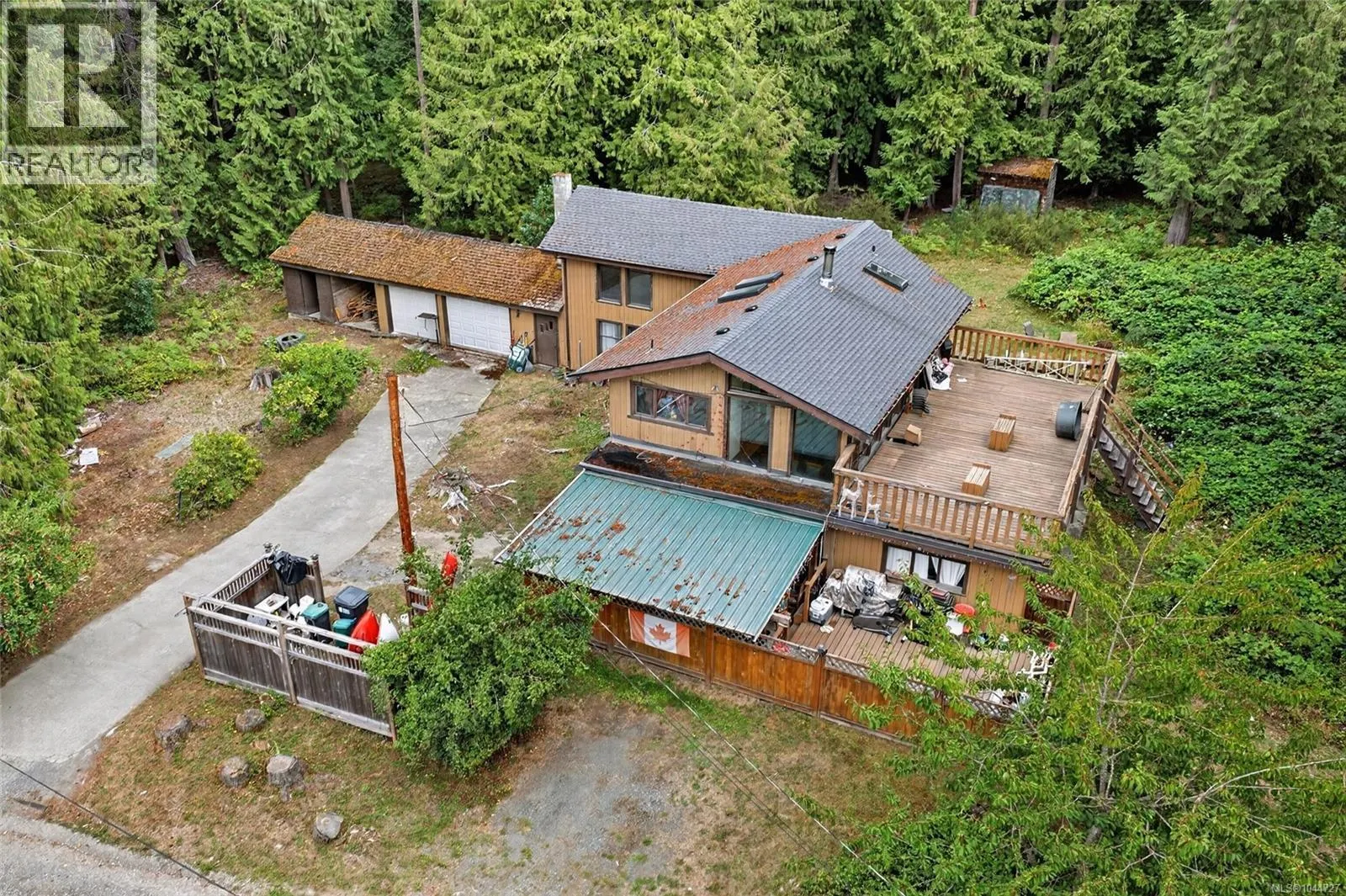 1012 Fairdowne Rd