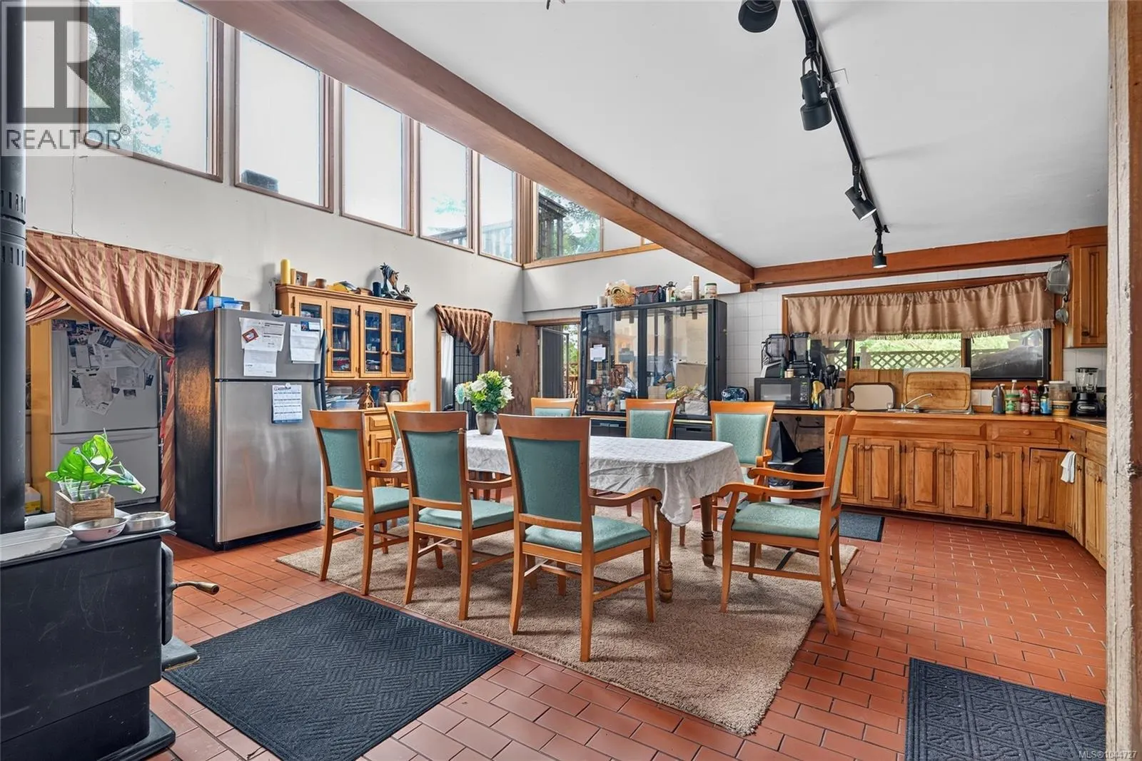 1012 Fairdowne Rd