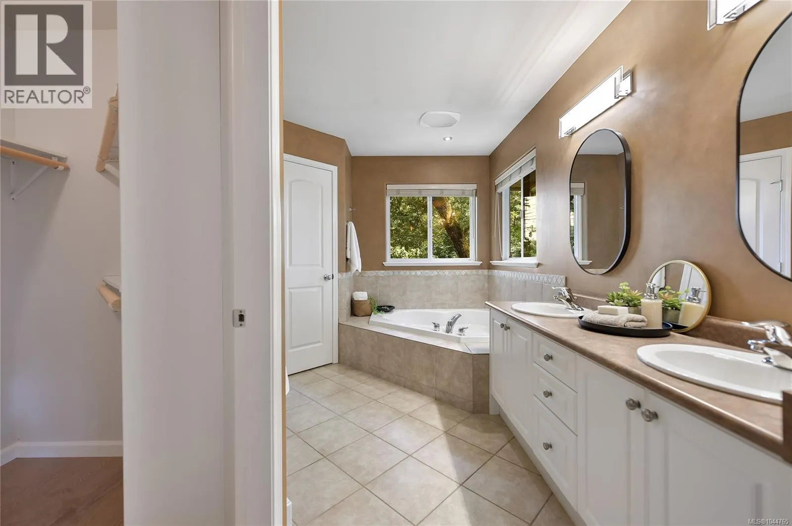 209 Shadow Ridge Pl