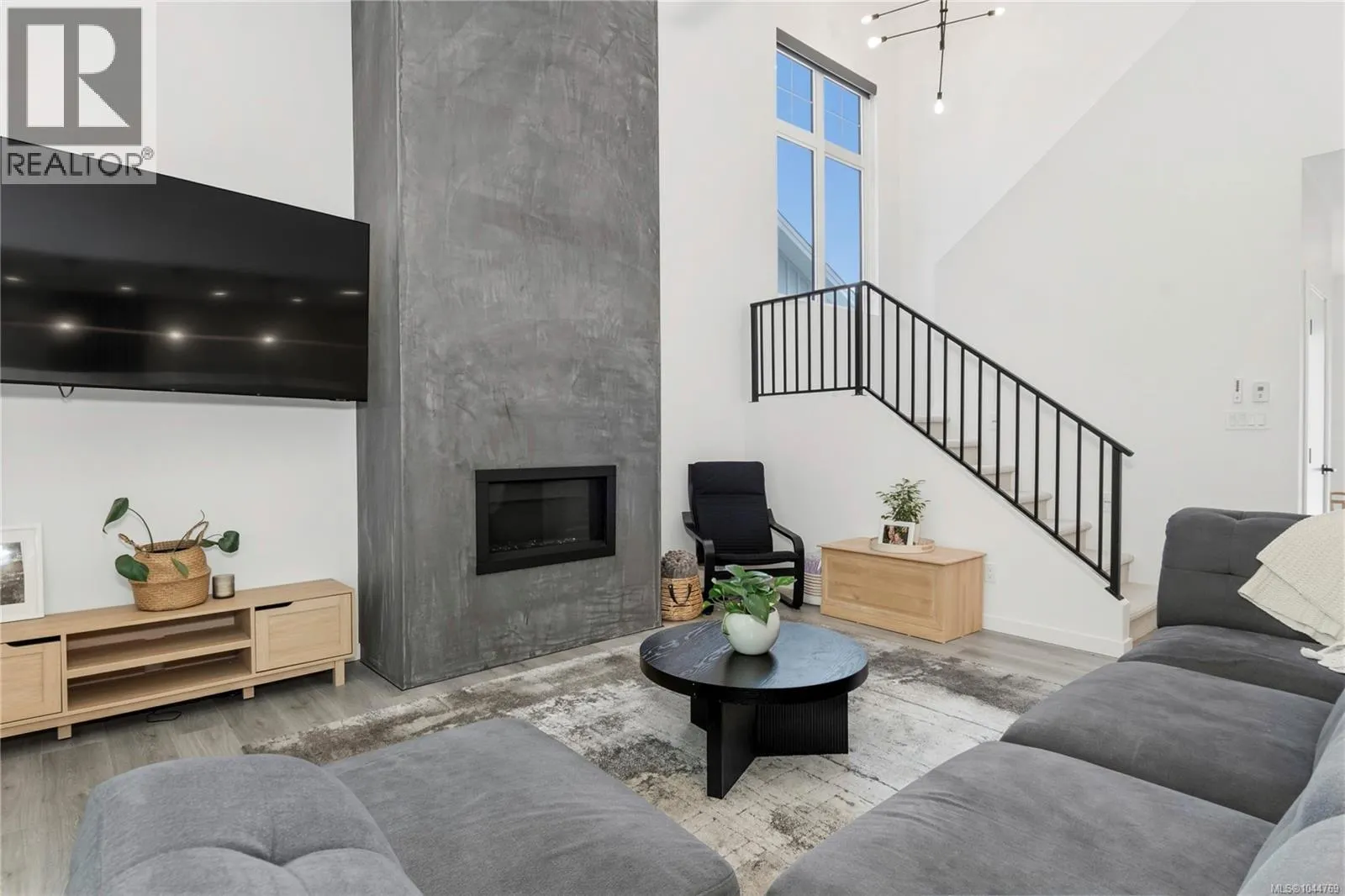 746 Salal St