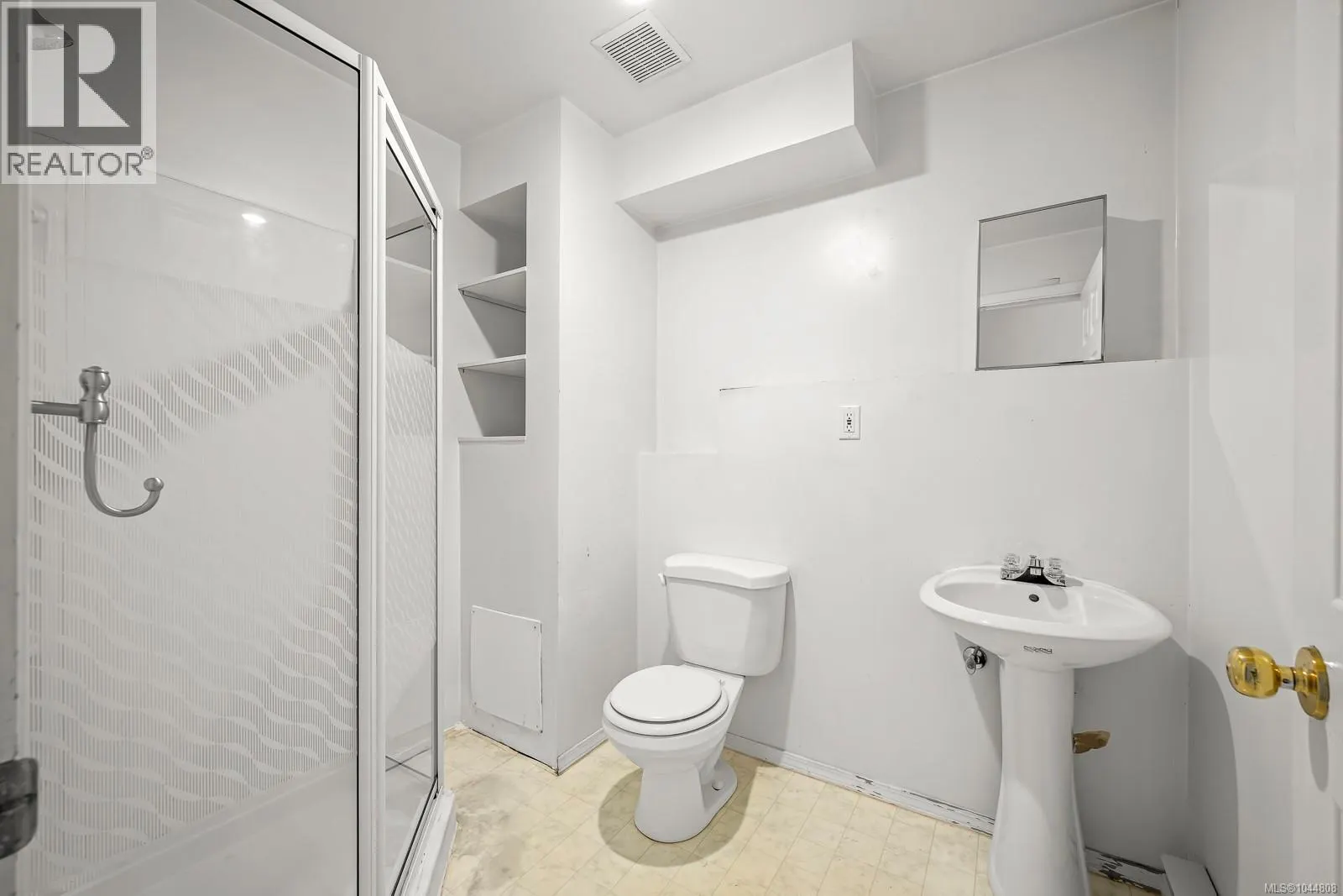 B 2221 Embleton Cres