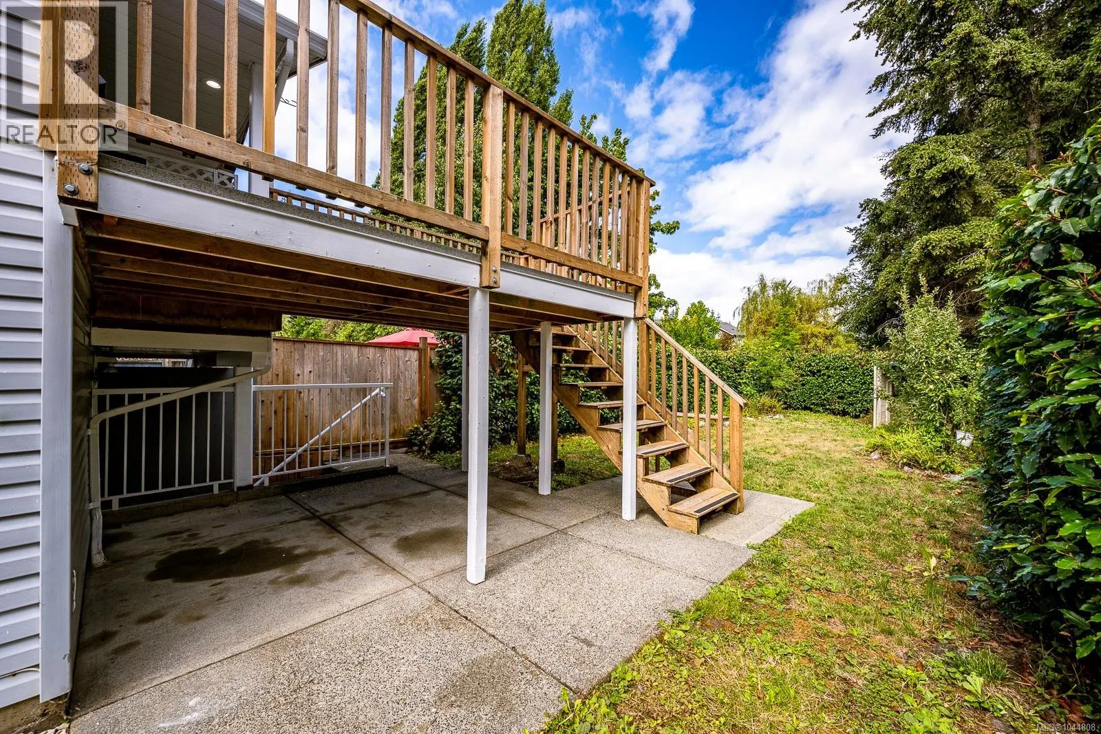 B 2221 Embleton Cres