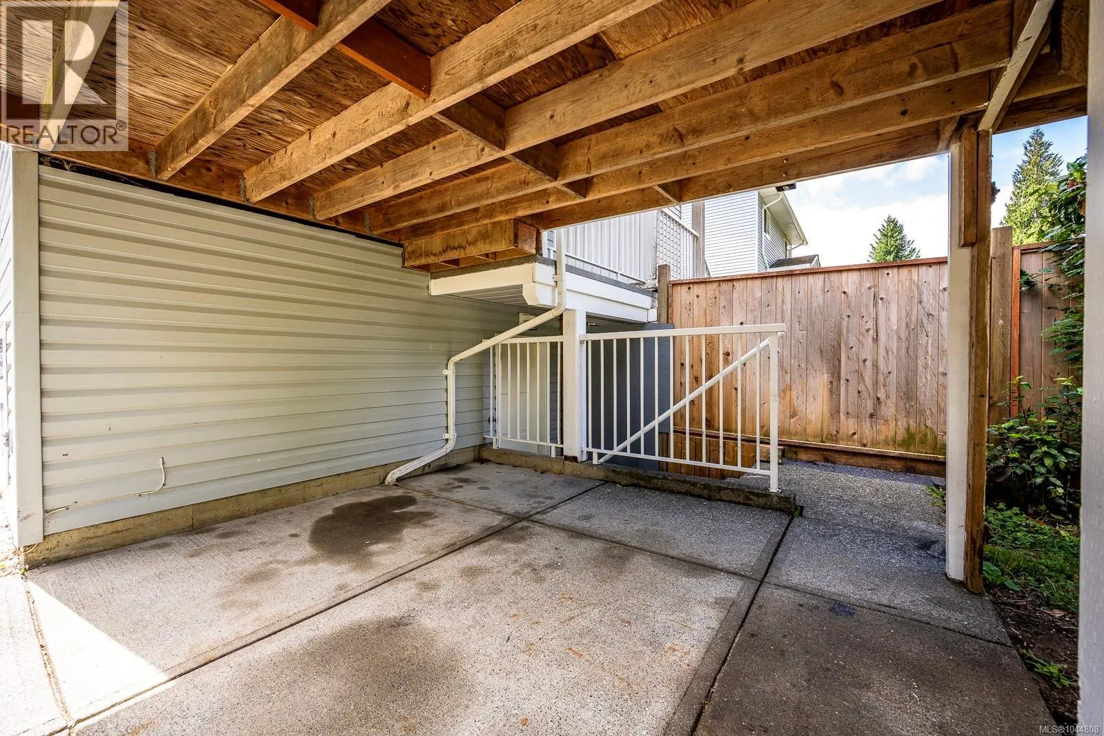 B 2221 Embleton Cres