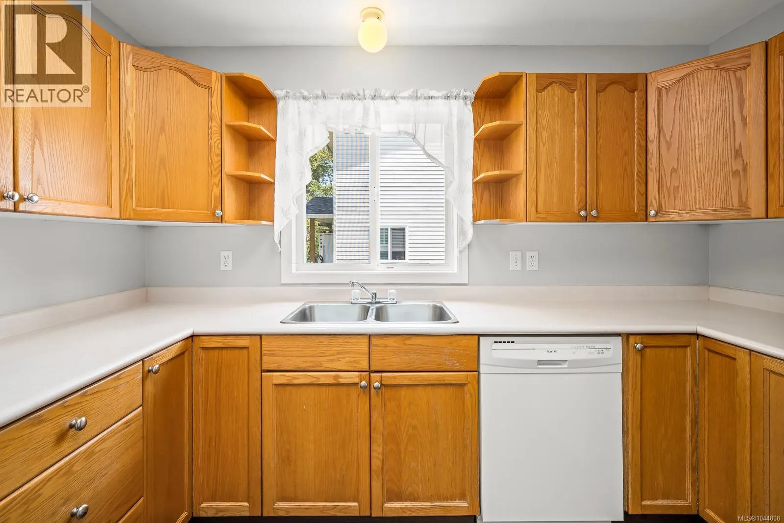 B 2221 Embleton Cres