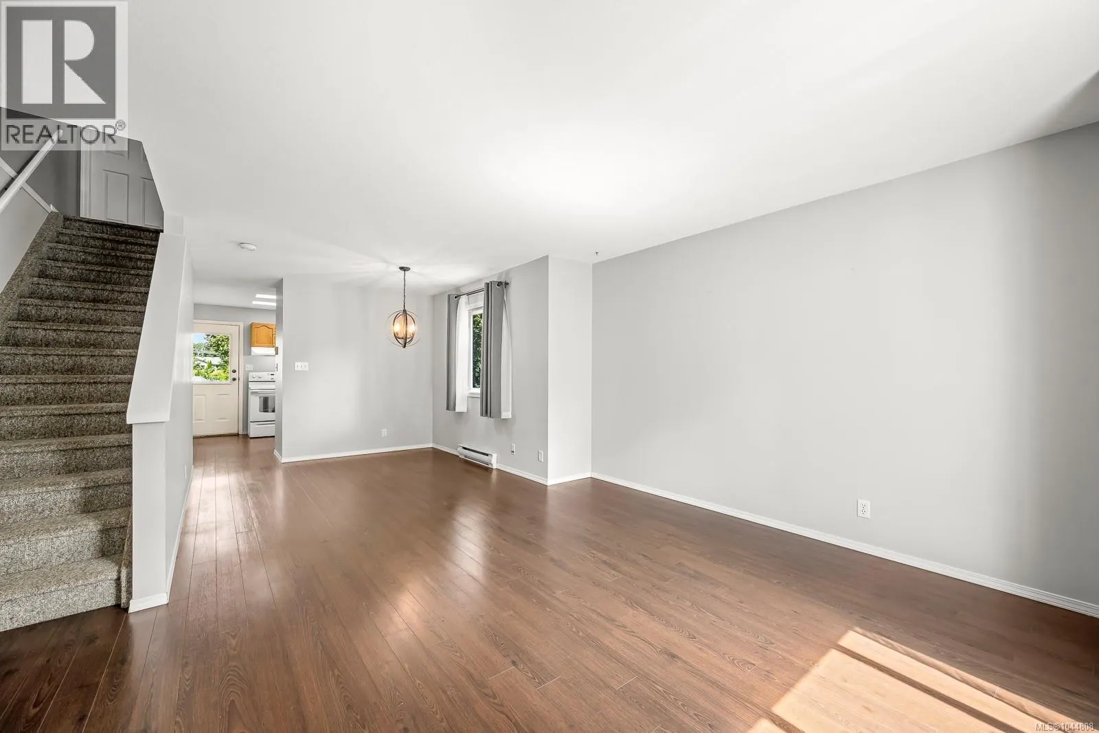 B 2221 Embleton Cres