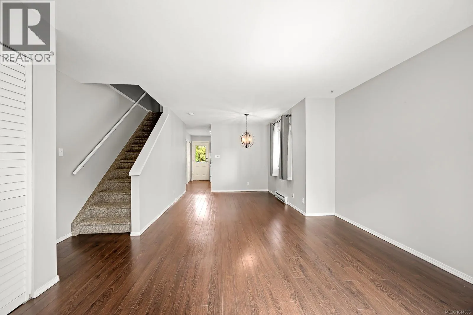 B 2221 Embleton Cres