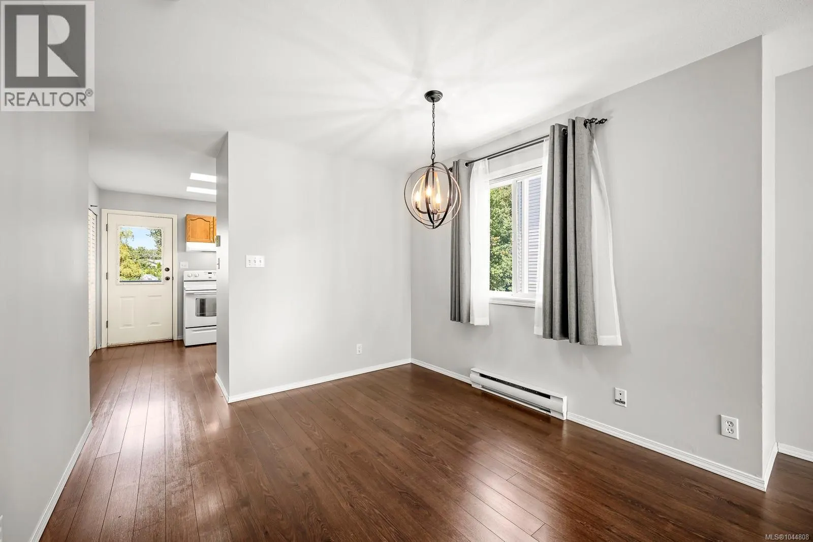 B 2221 Embleton Cres