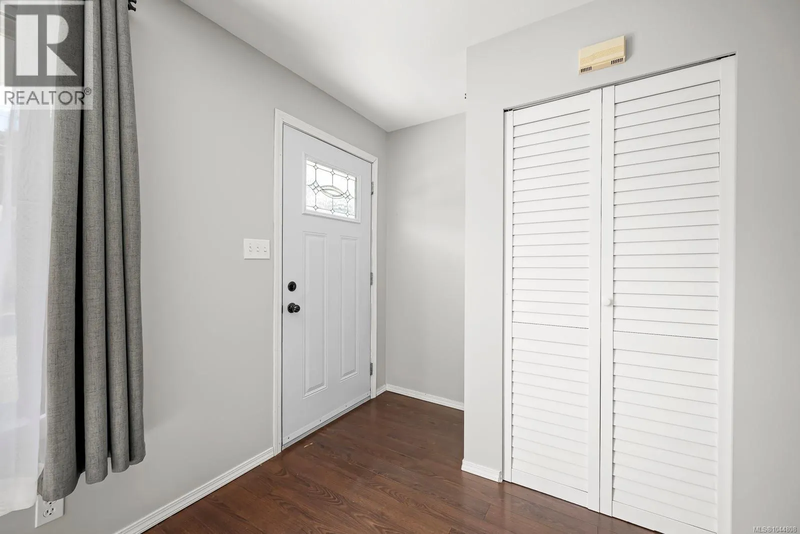 B 2221 Embleton Cres