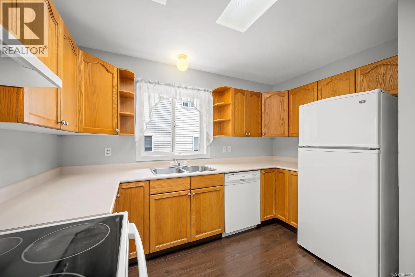 B 2221 Embleton Cres