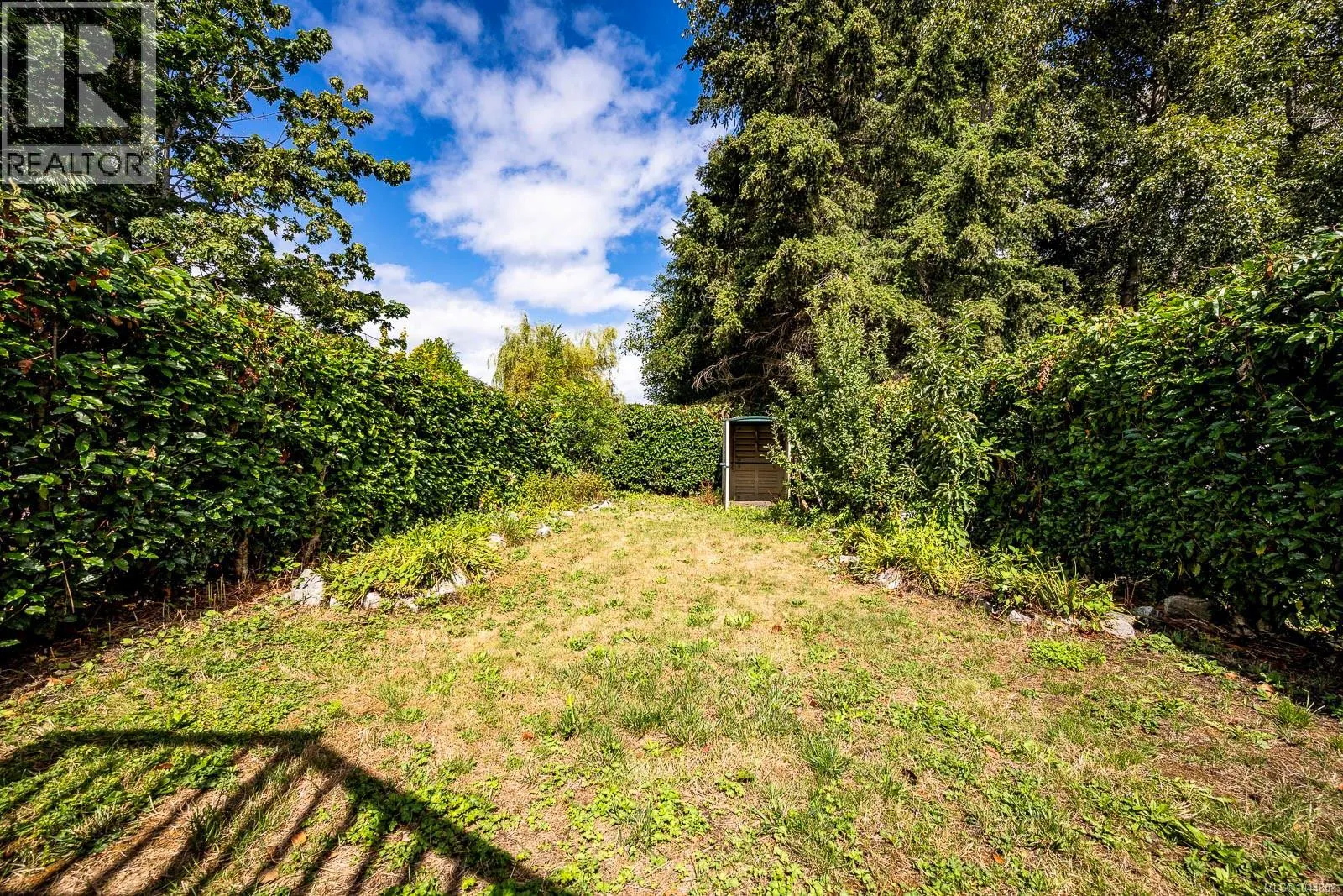 B 2221 Embleton Cres