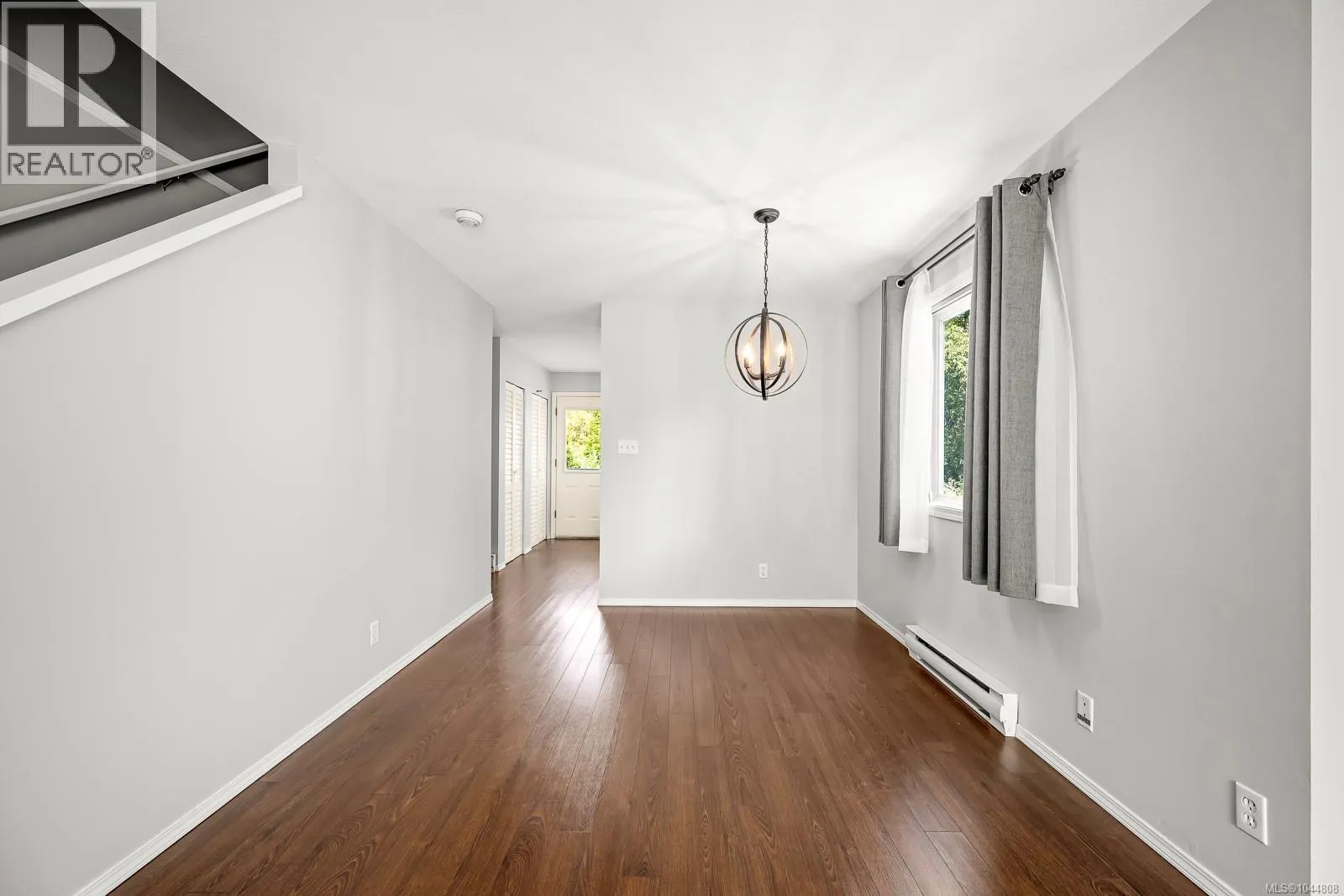 B 2221 Embleton Cres