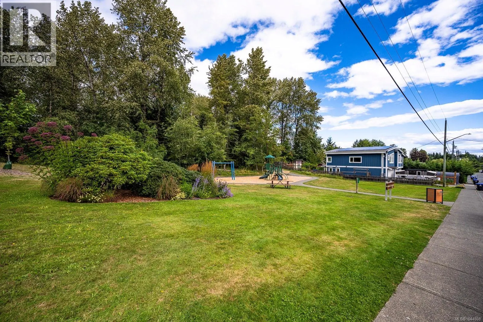 B 2221 Embleton Cres