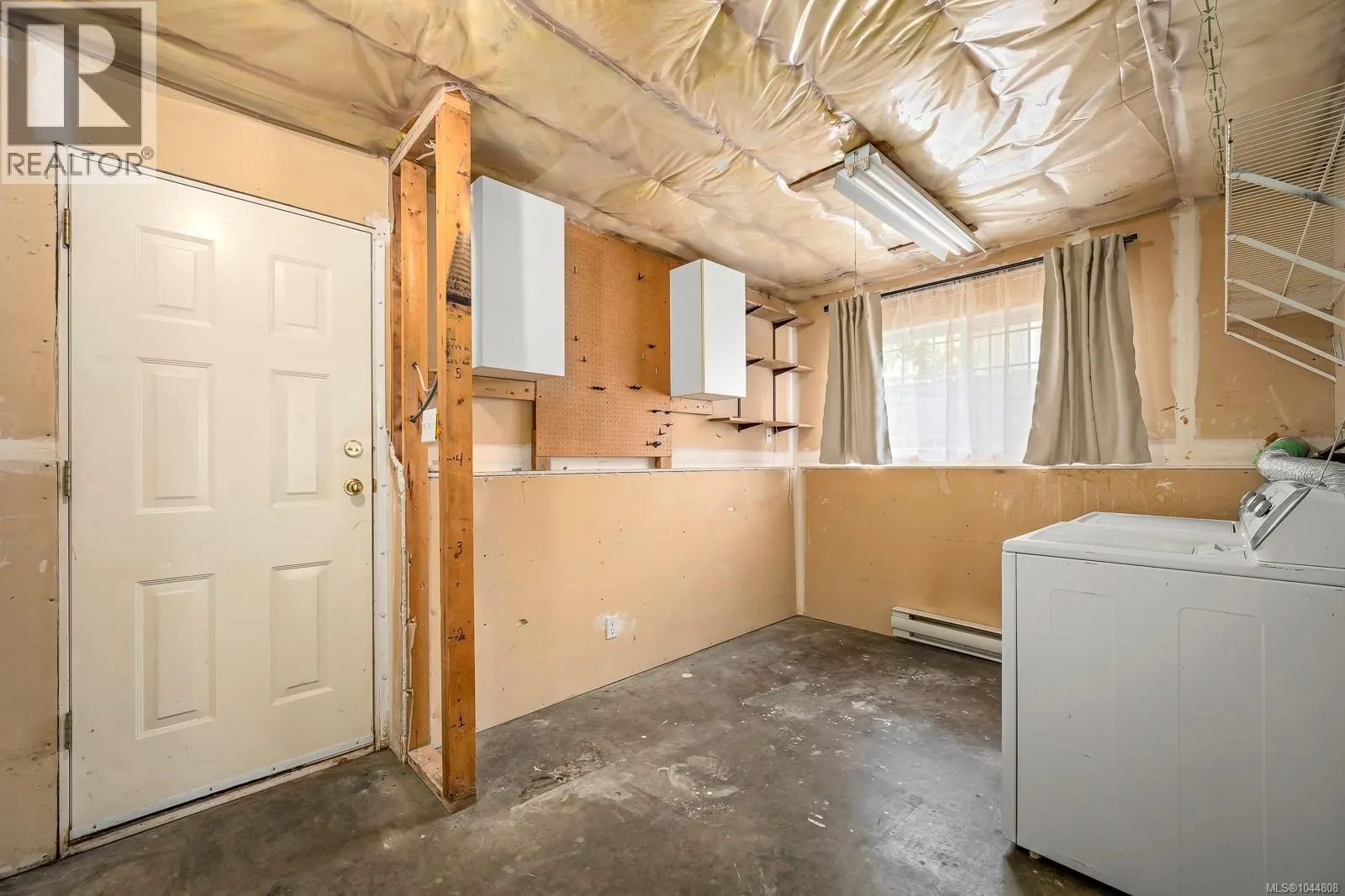 B 2221 Embleton Cres