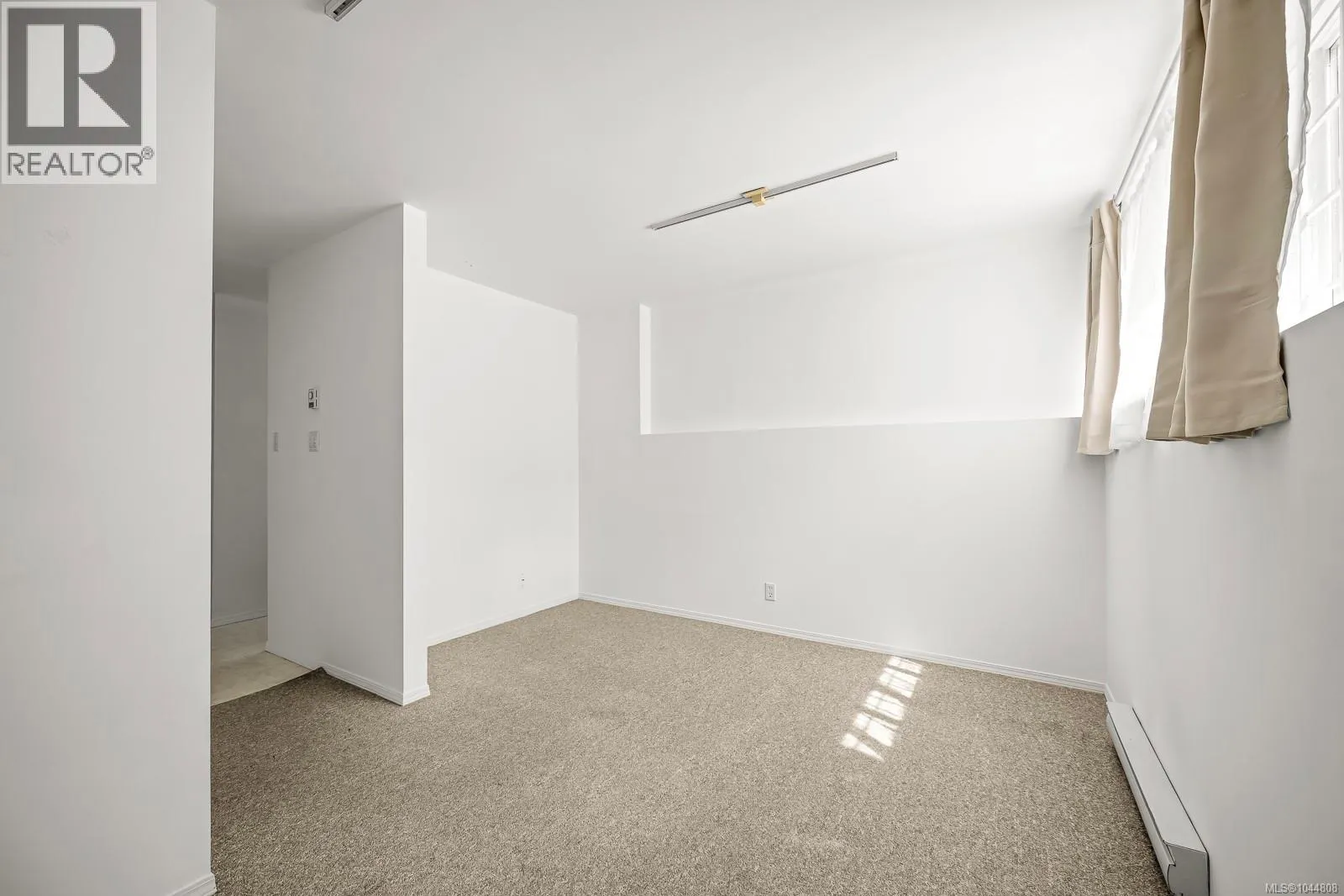 B 2221 Embleton Cres
