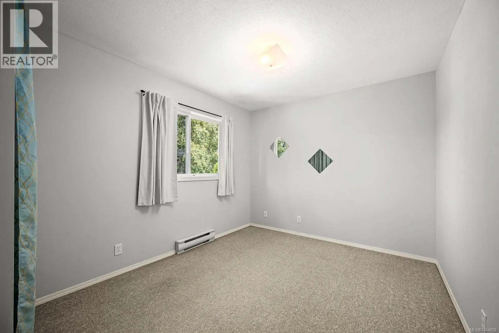 B 2221 Embleton Cres