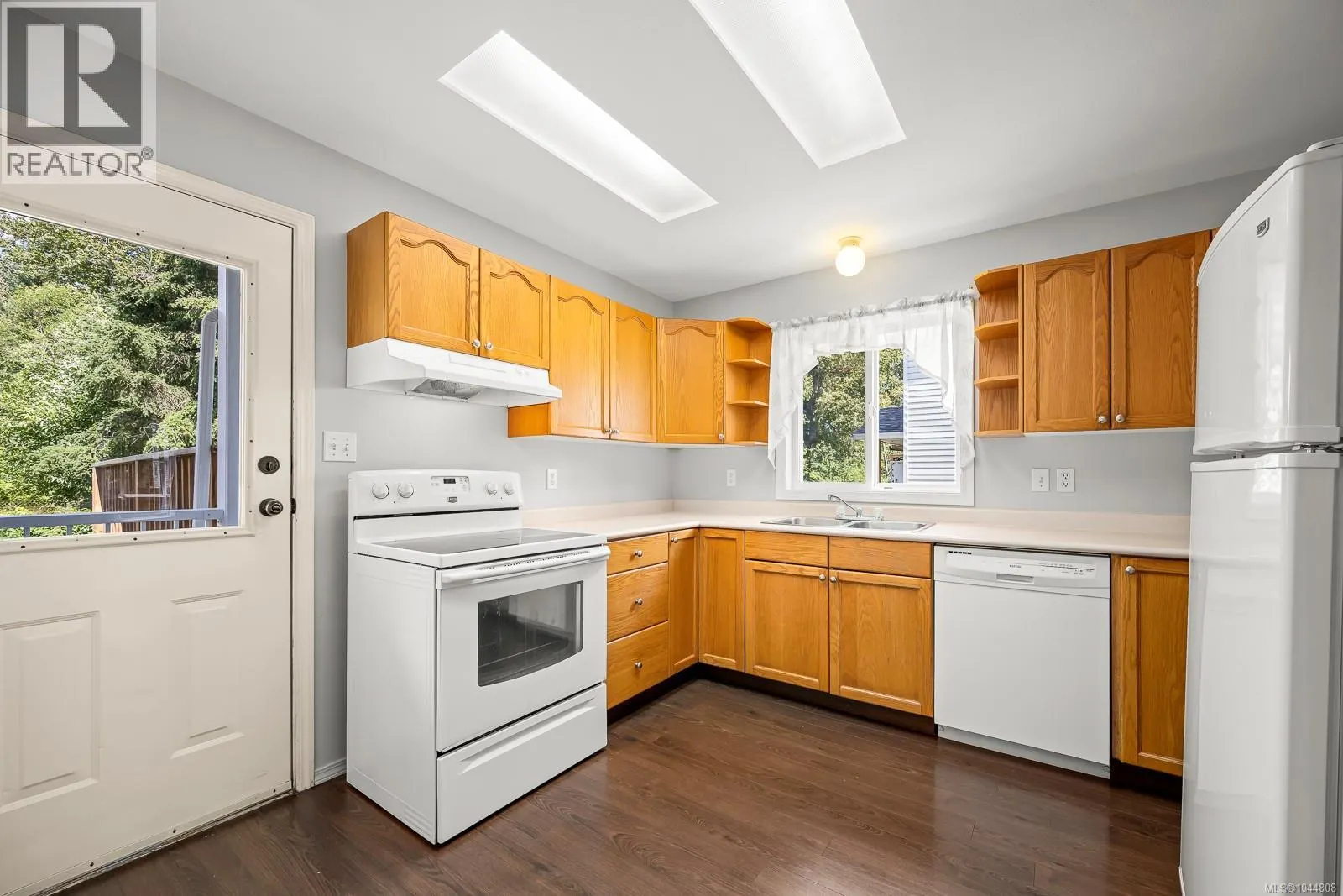 B 2221 Embleton Cres