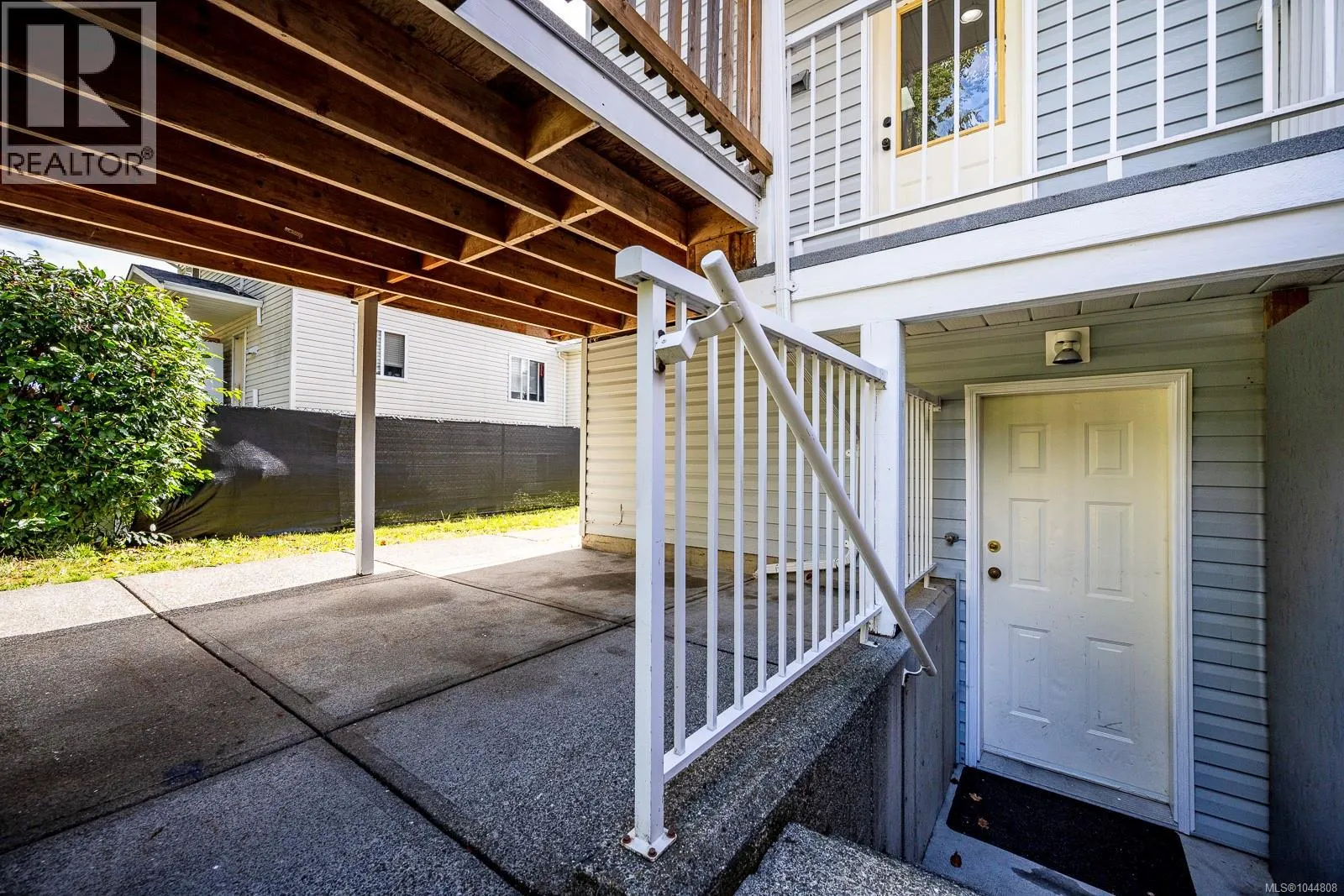 B 2221 Embleton Cres