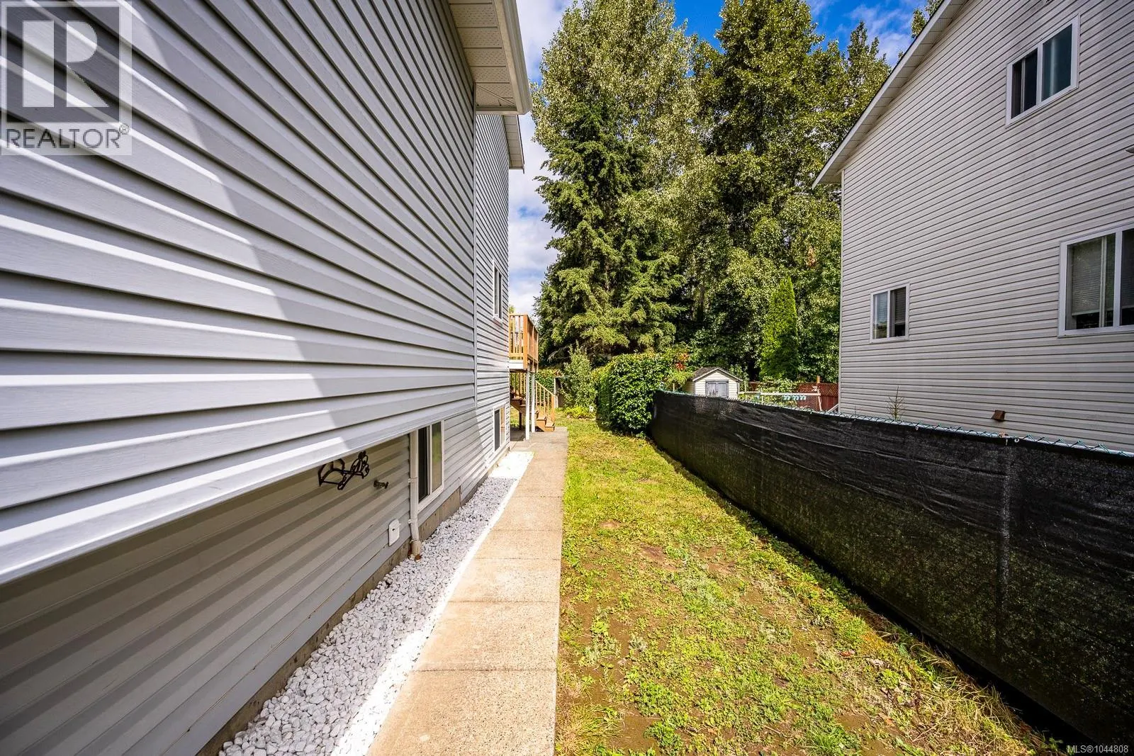 B 2221 Embleton Cres