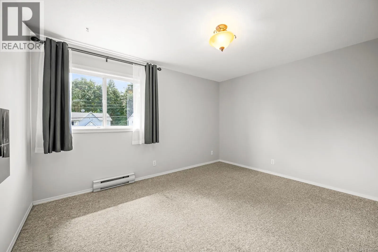 B 2221 Embleton Cres