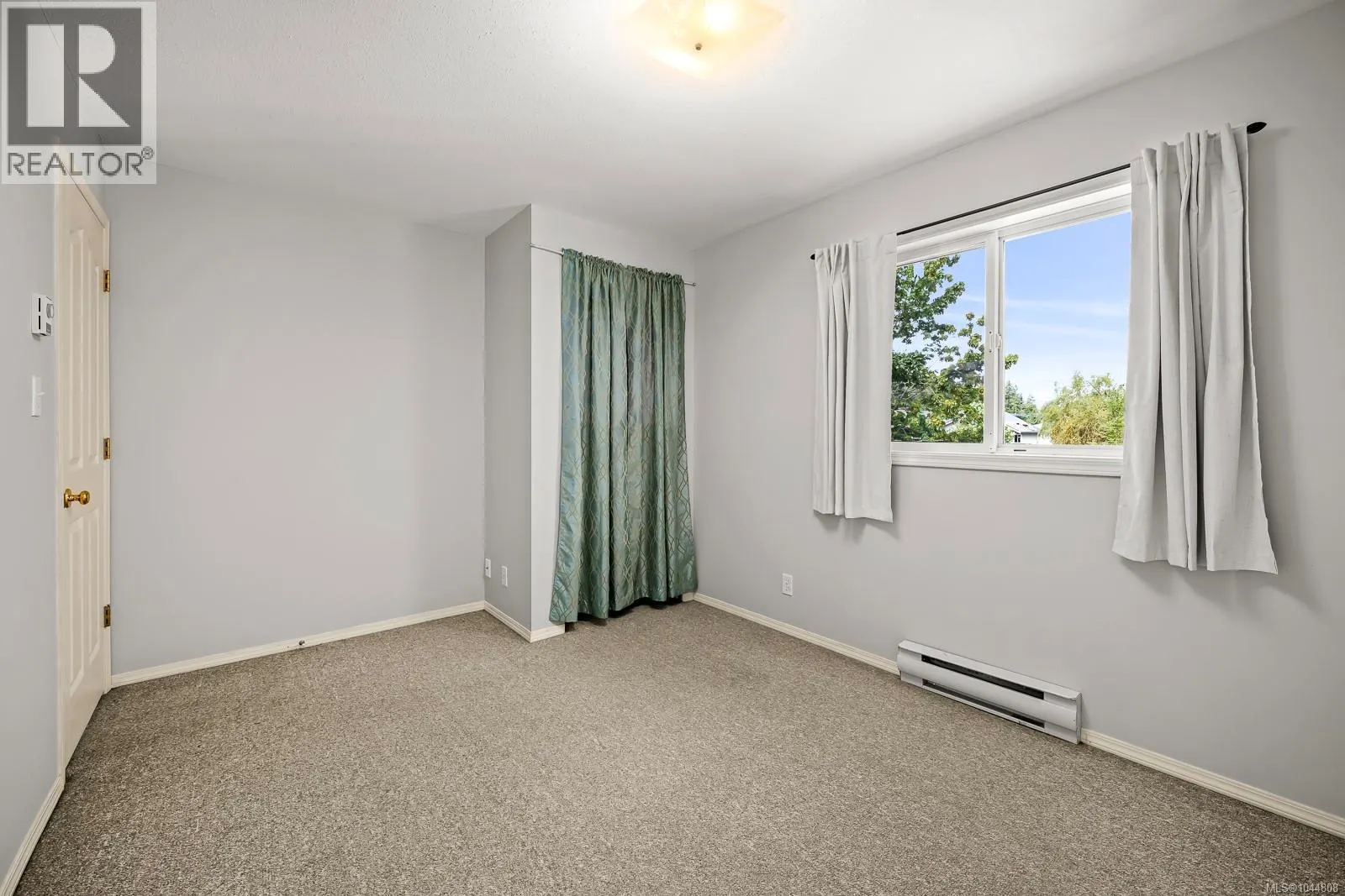B 2221 Embleton Cres