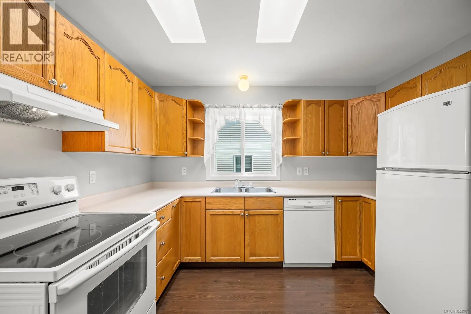 B 2221 Embleton Cres