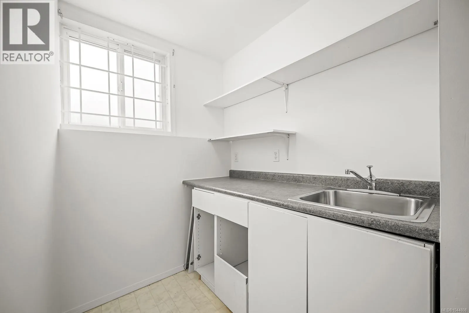B 2221 Embleton Cres