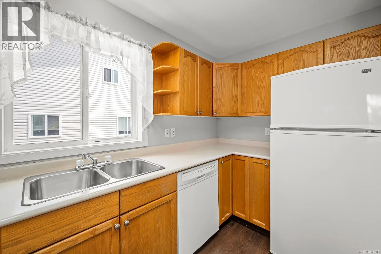 B 2221 Embleton Cres