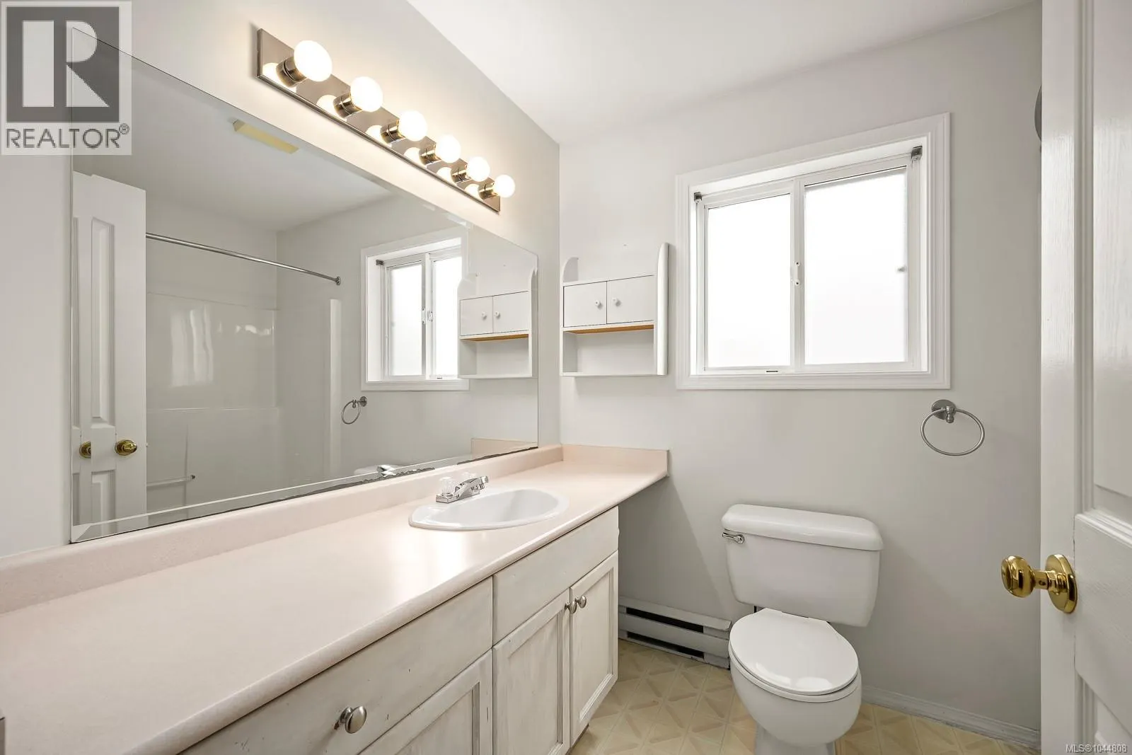 B 2221 Embleton Cres