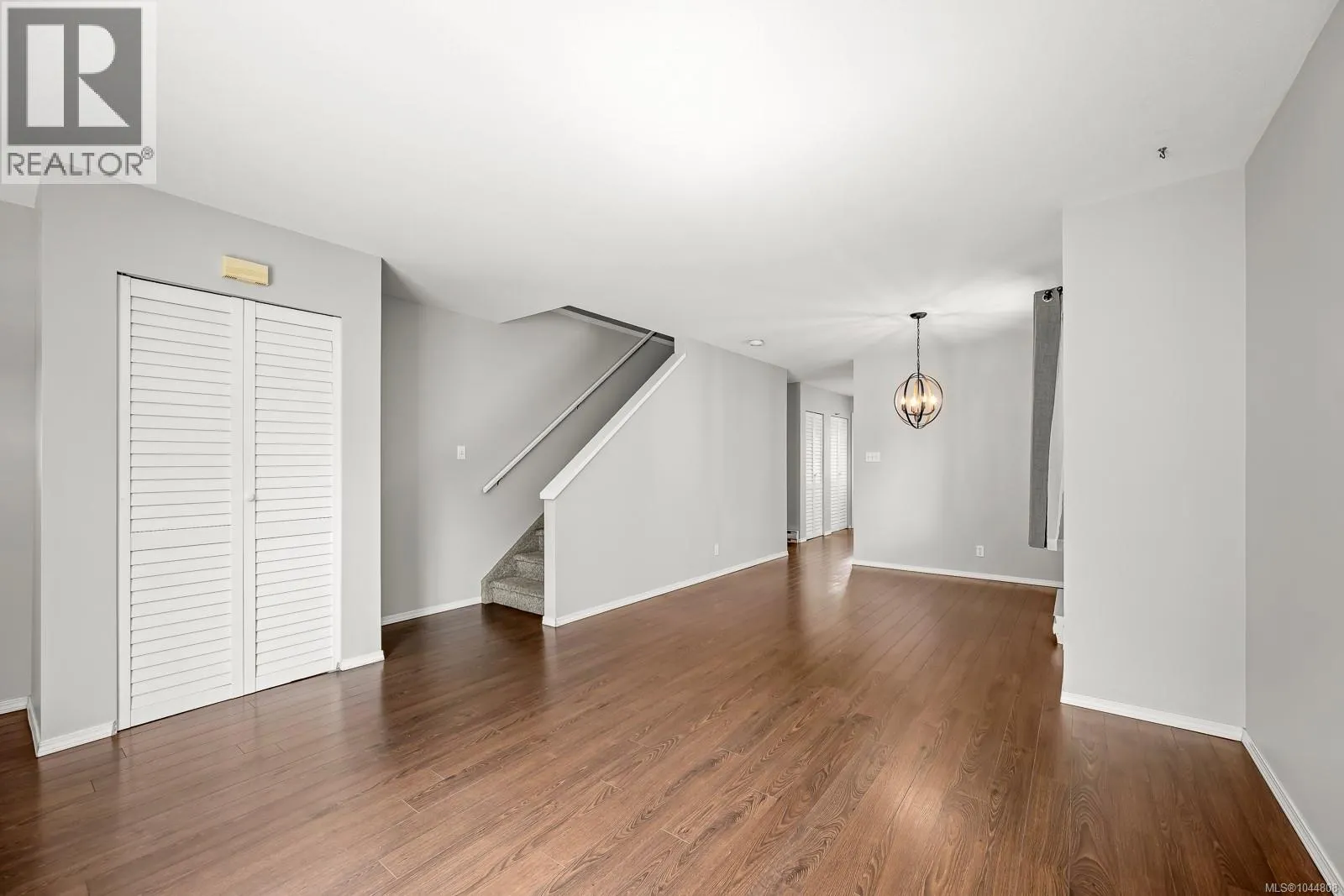 B 2221 Embleton Cres