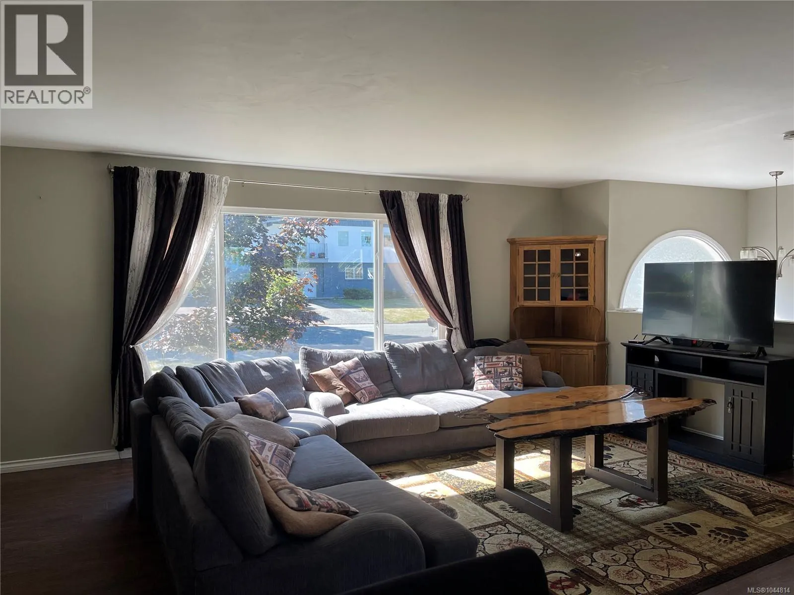 3731 Fowlie Cres